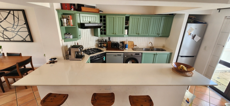 To Let 2 Bedroom Property for Rent in Harfield Village Western Cape